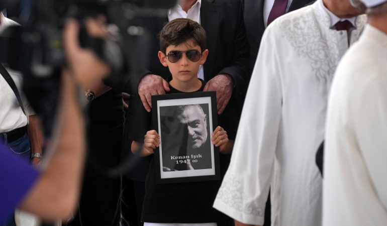Kenan Işık son yolculuğuna uğurlandı