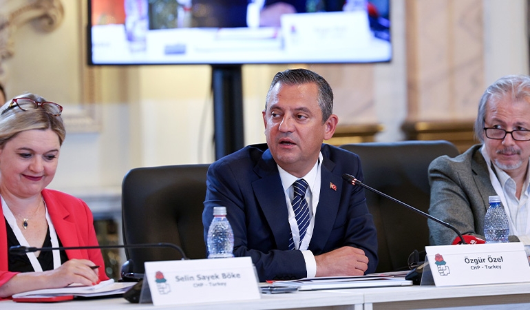 Özgür Özel’den Fransa’daki Türklere çağrı