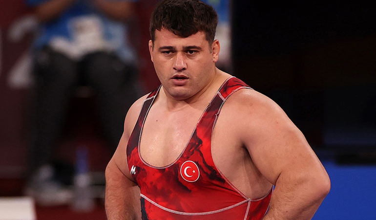 Rıza Kayaalp, yasaklı madde kullandığı gerekçesiyle olimpiyattan men edildi