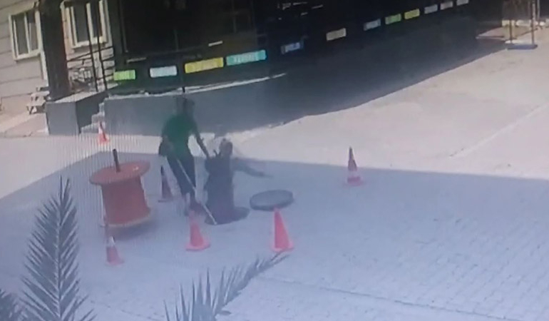 Büyük ihmal! Samsun’da görme engelli çift kapağı açık rögara düştü