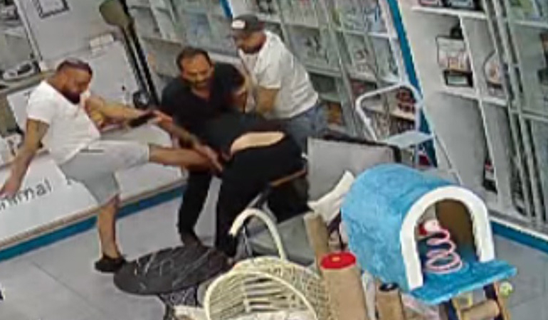 Kocaeli’de 45 TL için tartıştıkları veteriner hekimi darbettiler