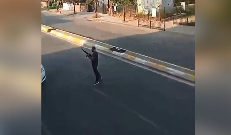 Tazminat için anlaşamayan işçi, iş yerine kurşun yağdırdı