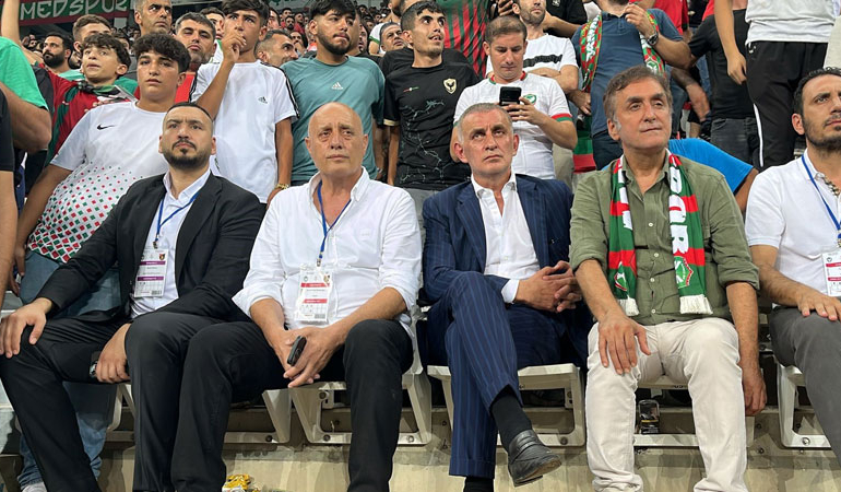 TFF Başkanı Hacıosmanoğlu Amedspor maçını tribünden izledi