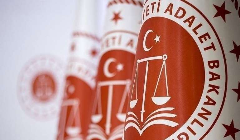 2 Suriyeli bakanlıkta işe mi alındı? Bakan Tunç’tan açıklama