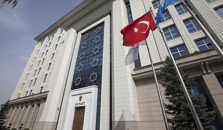 2 vekil ve 15 belediye başkanı AKP’ye geçiyor