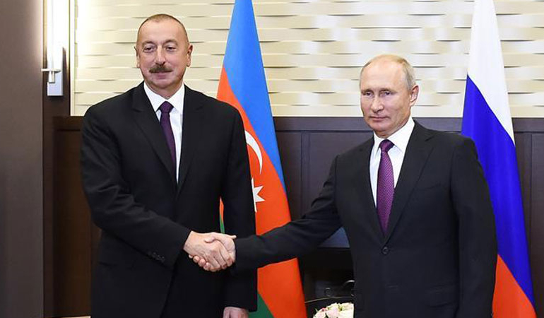 Putin Azerbaycan’da: Aliyev evinde ağırladı