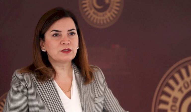 Kriz çıkmıştı… Arzu Erdem MHP’den istifa etti