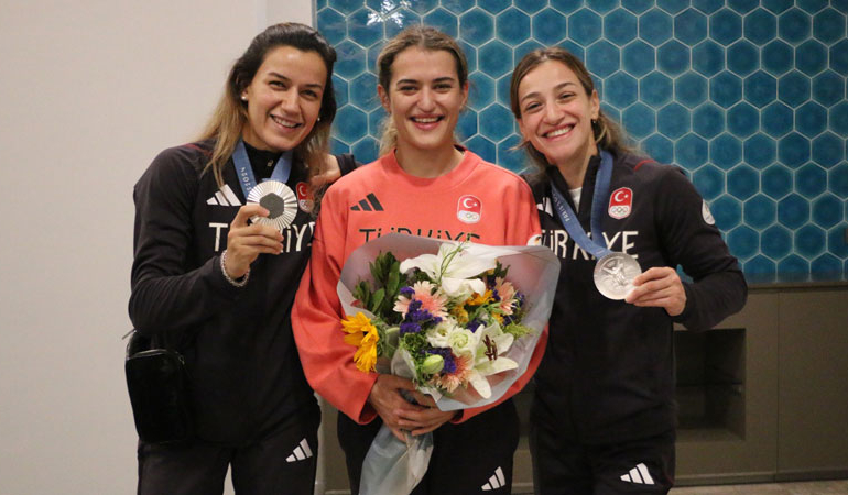 Paris Olimpiyatları’nda yarışan sporcular yurda döndü