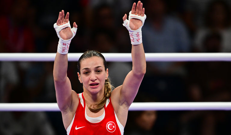 Buse Naz Çakıroğlu Paris’te finalde!