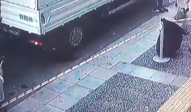 Cezaevi nakil aracının altına uyuşturucu sakladı!