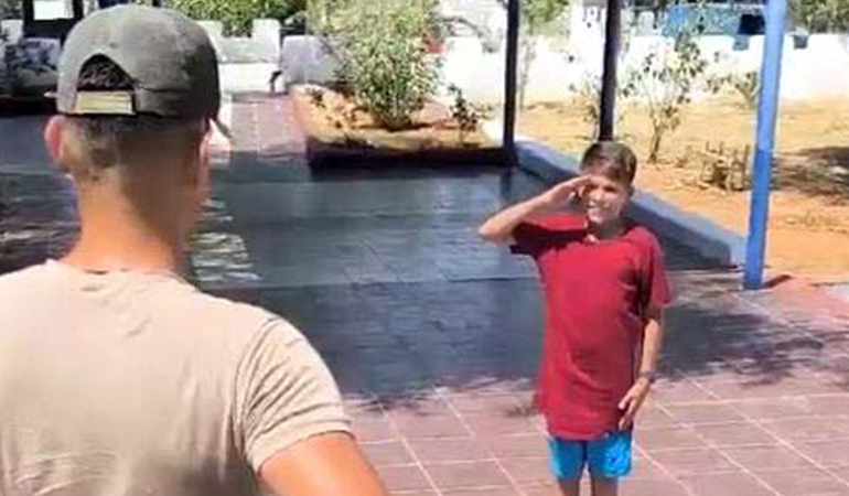 ‘Gürültü’ yaptı diye öldürülen Emir’in asker selamlama görüntüleri ortaya çıktı