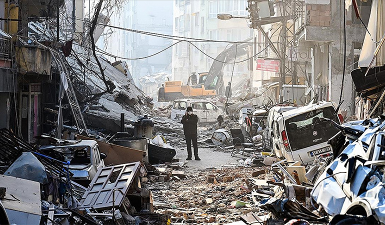 Depremden etkilenen 4 il ve 2 ilçe için yeni karar