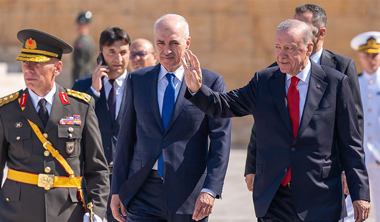 Anıtkabir’de aynı saygısızlık… Erdoğan sloganları atıldı!