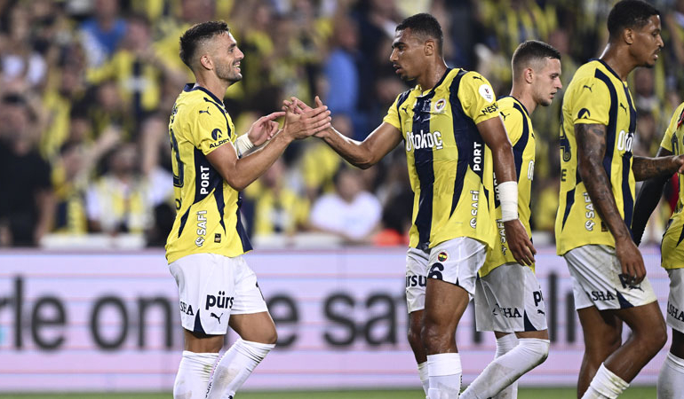 Fenerbahçe Alanyaspor’u yıldızlarıyla geçti