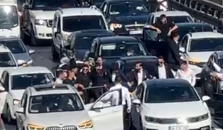 Bakan Yerlikaya açıkladı: Trafikte halay çeken kişiler hakkında karar