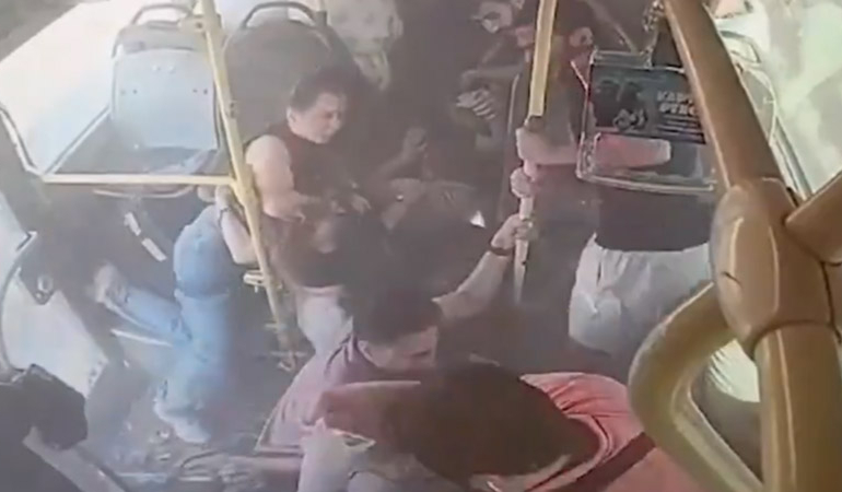 Küçükçekmece’deki metrobüs kazası araç içi güvenlik kamerasında