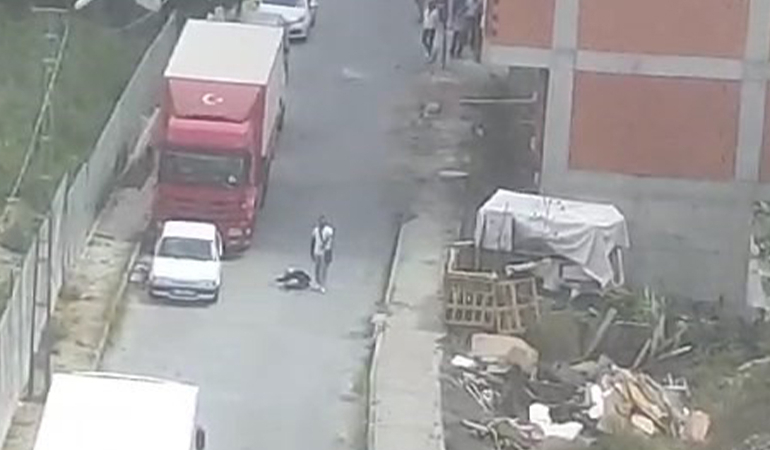Arnavutköy’de sokak ortasında kadın cinayeti!