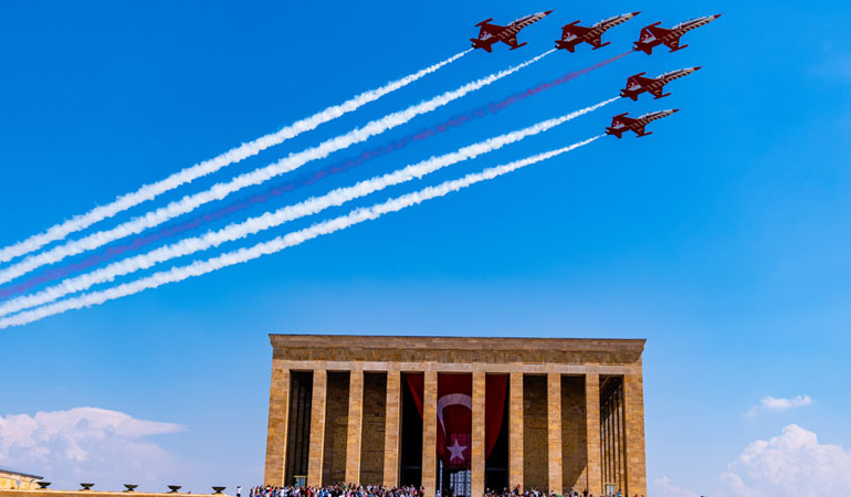 Türk Yıldızları Anıtkabir’in üstündeyken ne konuştu?