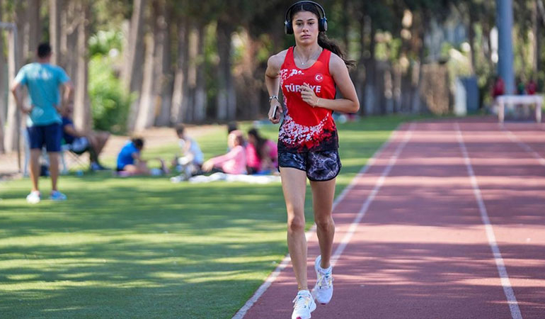 Aysel Önder para atletizmde dünya rekoru kırarak finale yükseldi!