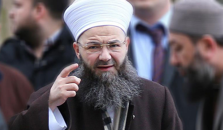 Cübbeli Ahmet’e saldırı girişimi: Kameralara yansıdı