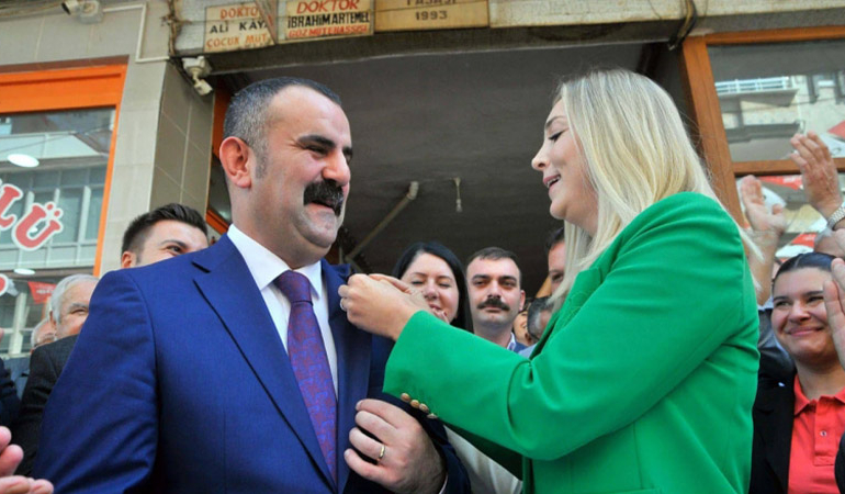 İYİ Parti’den istifa eden belediye başkanı CHP’ye katıldı