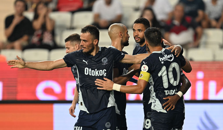 Fenerbahçe Antalya’da 3 puanı kaptı