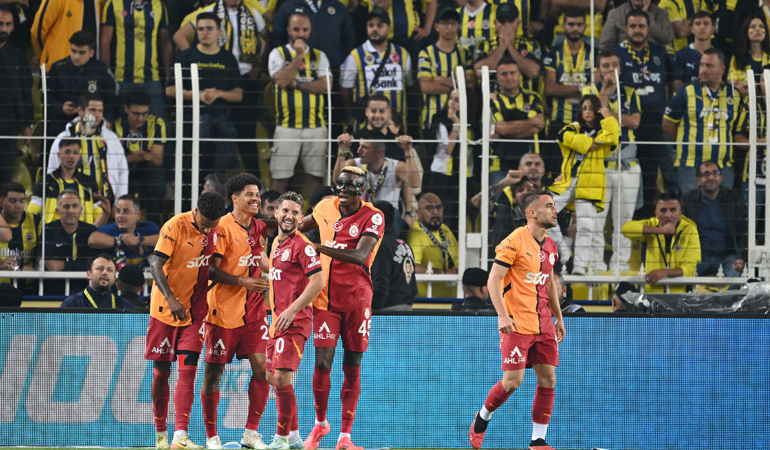 Galatasaray Fenerbahçe’yi 3 golle geçti