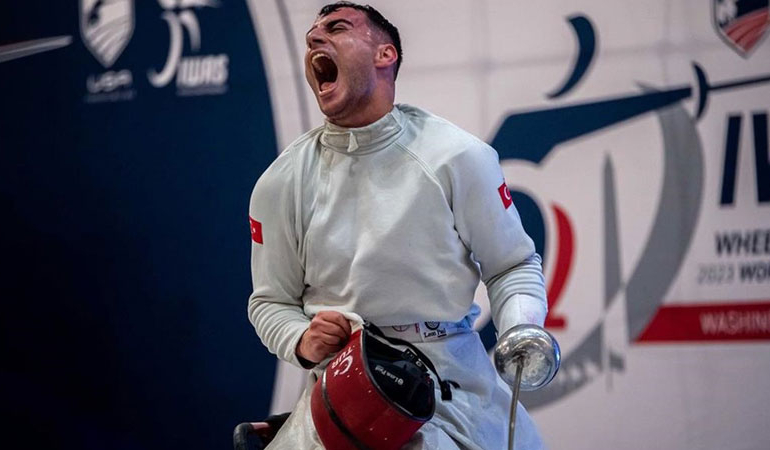 Hakan Akkaya’dan Paris’te bronz madalya!