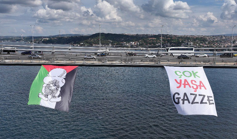 15 Temmuz köprüsüne ‘Gazze’ pankartı: Kim astı?