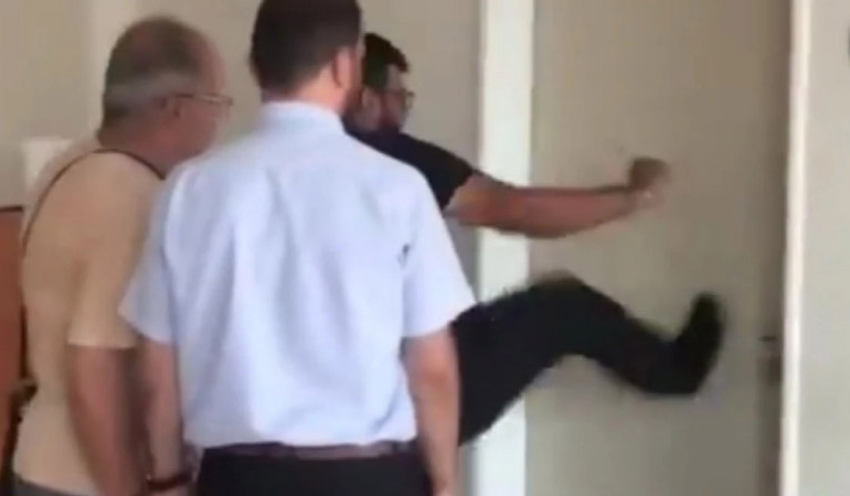 Okul müdürünün ‘Başı açık kız öğrenci istemiyorum’ sözleri ‘ifade özgürlüğü’ sayıldı!