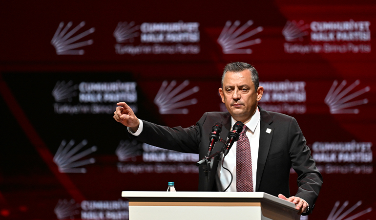 CHP’de tüzük kurultayı başladı: Özgür Özel’den mesajlar…
