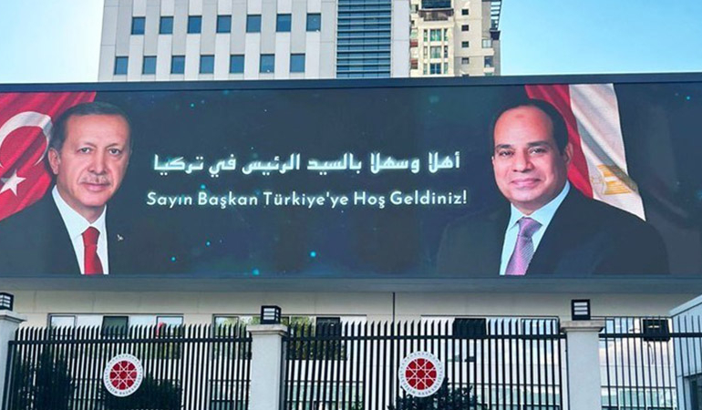 İletişim Başkanlığı’ndan Sisi için ‘hoş geldiniz’ pankartı