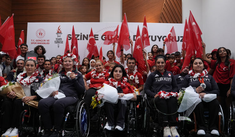 Paralimpik Oyunları’nda tarih yazdılar: Şampiyonlar Türkiye’de