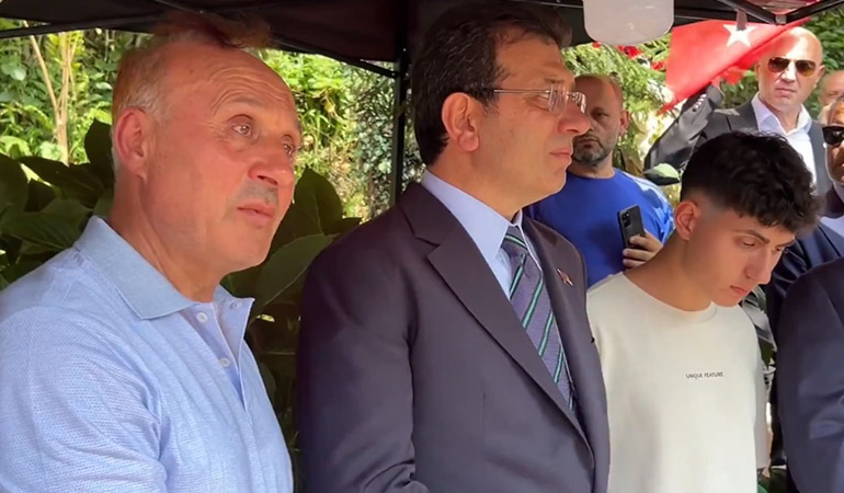 Şehit babası, İmamoğlu’nun yanında oğlunun vasiyetini anlattı: ‘Cenazeme siyasetçiler gelmesin’