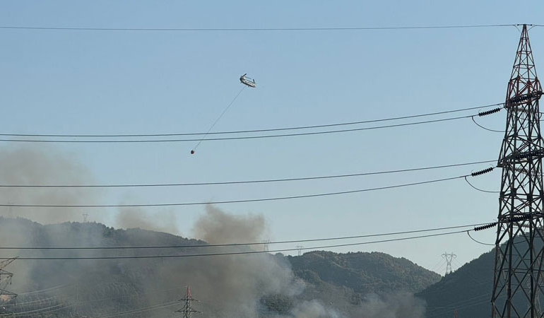 İzmir’de katı atık depolama sahasında yangın: Helikopter ve uçaklarla müdahale ediliyor!