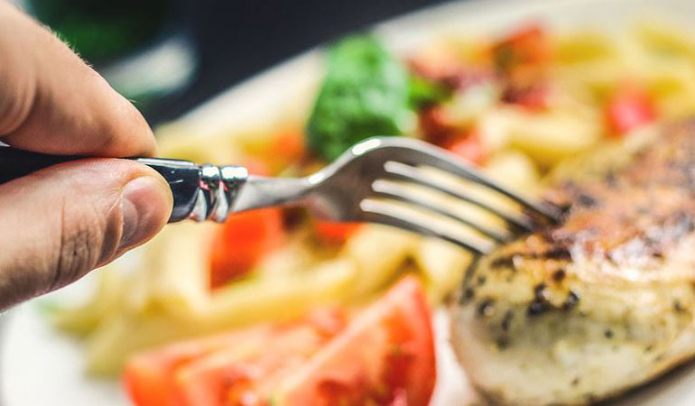 Bakanlığın ‘hileli gıdalar’ listesinde yer alan Saydamlar Catering’den ‘domuz eti’ açıklaması: ‘Vatanını bayrağını seven dindar bir firmayız’