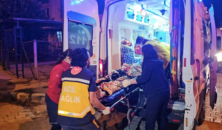Uykudaki annesini ve anneannesini öldürdü, babasını ağır yaraladı!