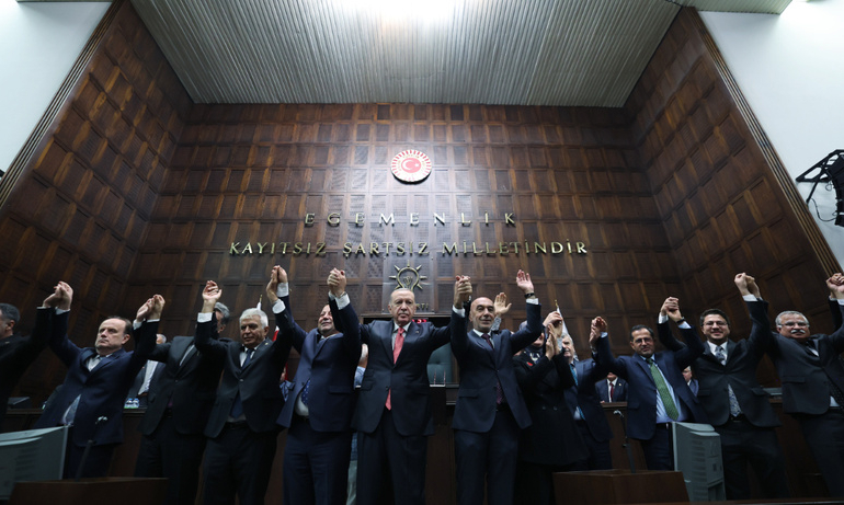 13 belediye başkanı AKP’ye geçti