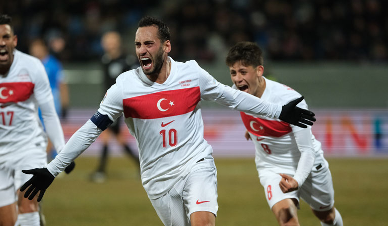 A Milliler geriden geldi, İzlanda buz kesti!