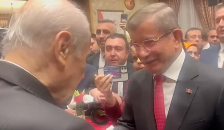 Bahçeli’den Davutoğlu’na: Türkiye’nin birikiminize ihtiyacı var