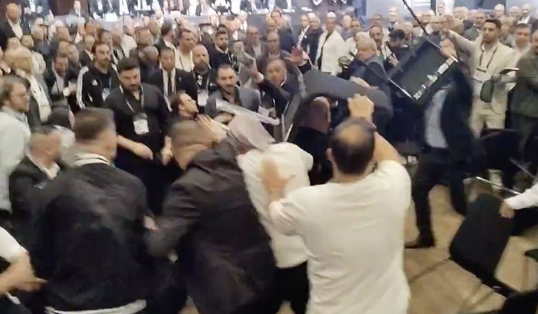 Beşiktaş Genel Kurulu’nda kavga çıktı! Ahmet Nur Çebi’ye tepki