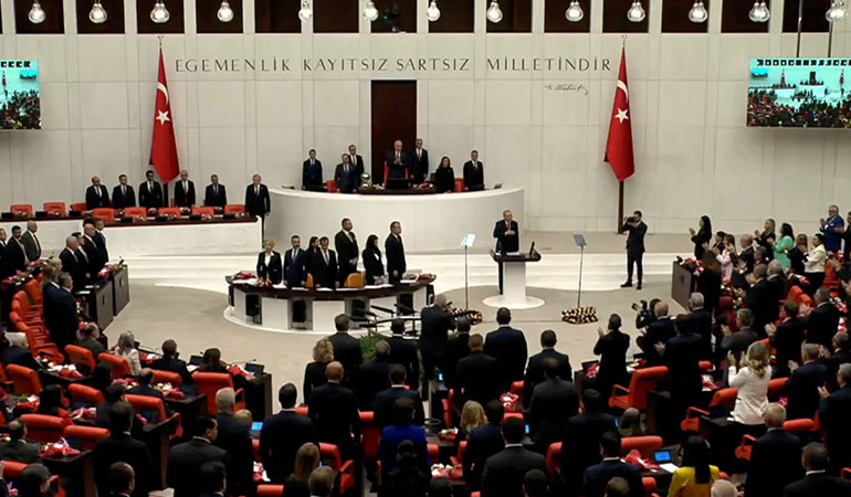 CHP’den ‘Erdoğan’ talimatı! Ayağa kalkma krizi çıktı… Kaç CHP’li vekil protesto etti?