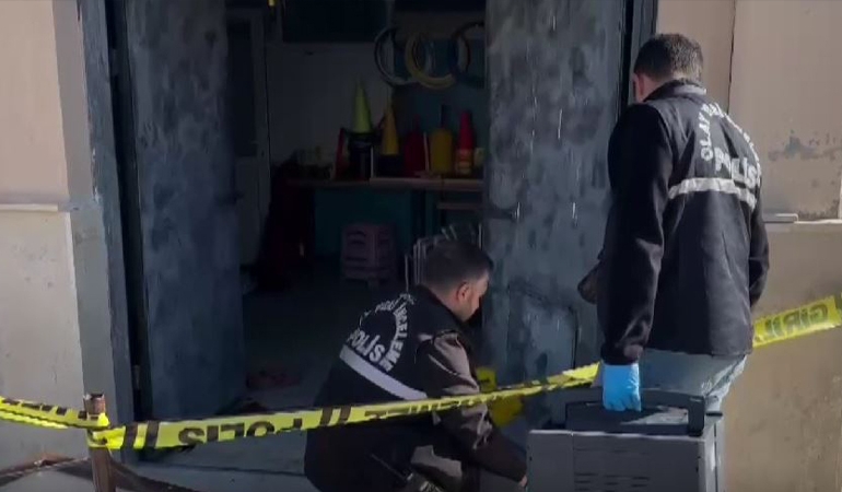 Lise öğrencisi okulda arkadaşını silahla öldürdü