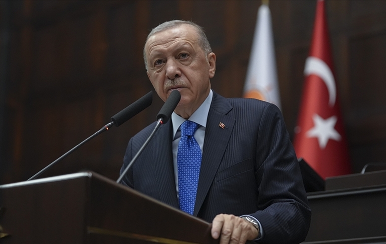 Erdoğan ‘Neşteri vurup gidereceğiz’ diyerek açıkladı… Kadına şiddet konusunda Özel’e seslendi!