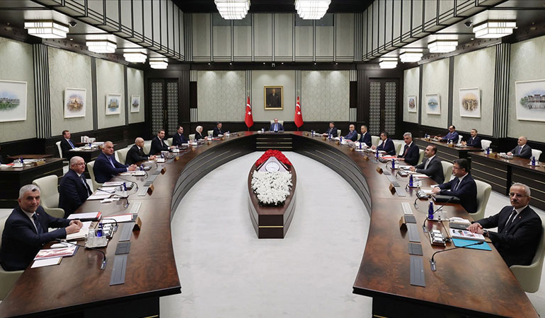 AKP’de ‘vitrin savaşı’ iddiası: Kabinede kimler değişecek? İşte kulislerde ismi öne çıkan bakanlar…