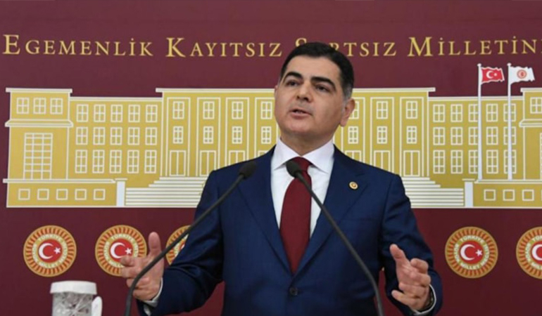 İYİ Parti kurucularından Naci Cinisli partisinden istifa etti