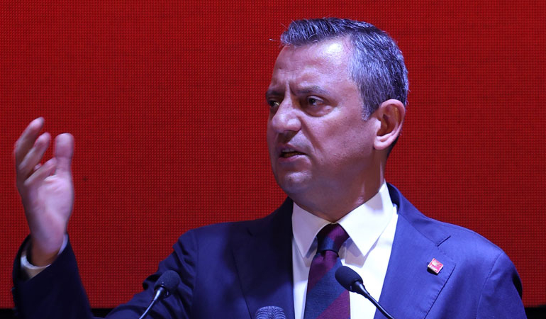 Özgür Özel’e işten çıkarıldığını söyleyen yurttaşa zabıta müdahalesi