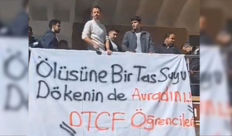 DTCF’de Fetullah Gülen’in ölümü sonrası asılan pankart indirildi
