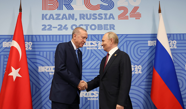 Erdoğan ile bir araya geldi: Putin’den TUSAŞ saldırısı sonrası başsağlığı…