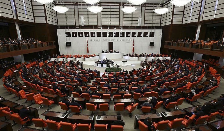 Emekli bayram ikramiyesi Meclis’te kabul edildi
